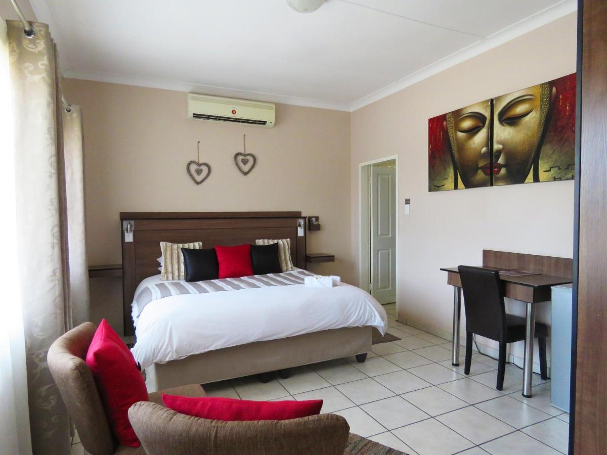 Andante Guesthouse Klerksdorp Extérieur photo