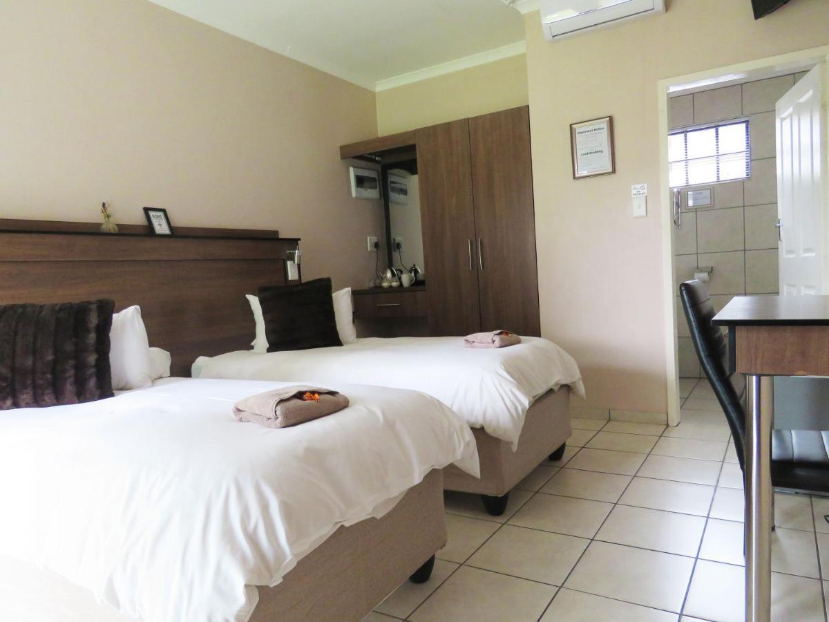 Andante Guesthouse Klerksdorp Extérieur photo