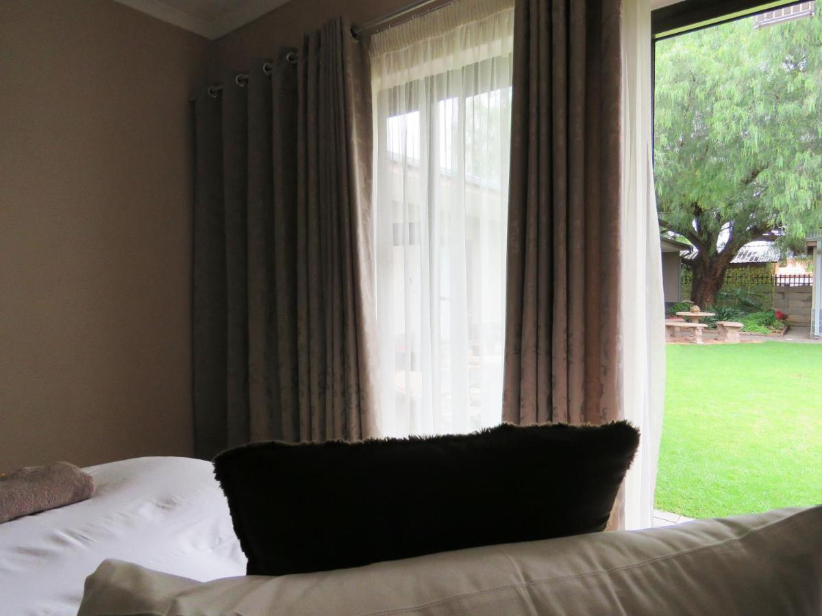 Andante Guesthouse Klerksdorp Extérieur photo