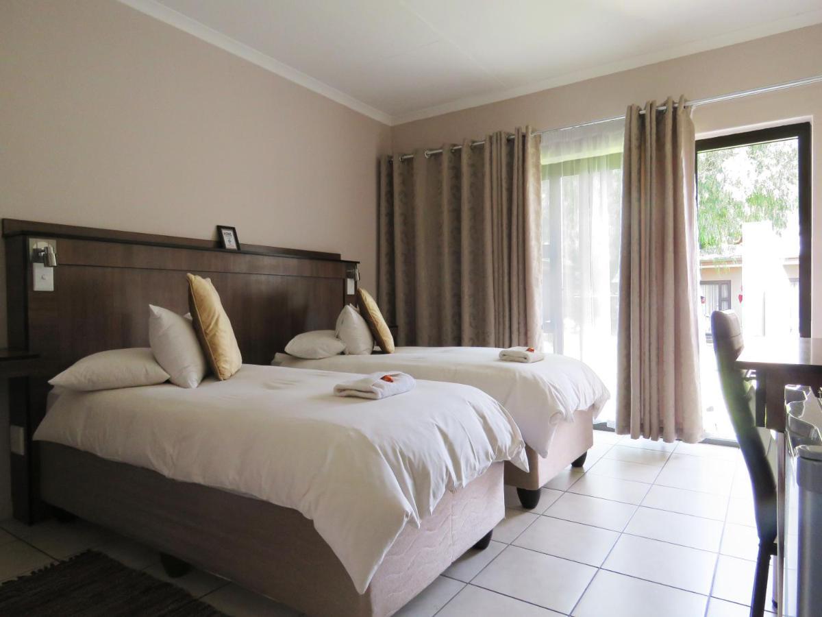 Andante Guesthouse Klerksdorp Extérieur photo